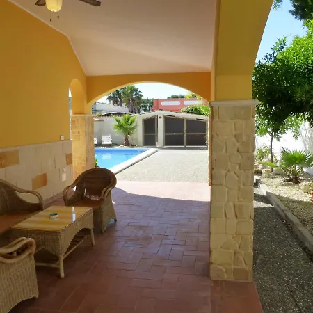 Suzannah * Lendinuso